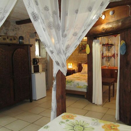 Le Mas Vieux Graveson Habitación foto