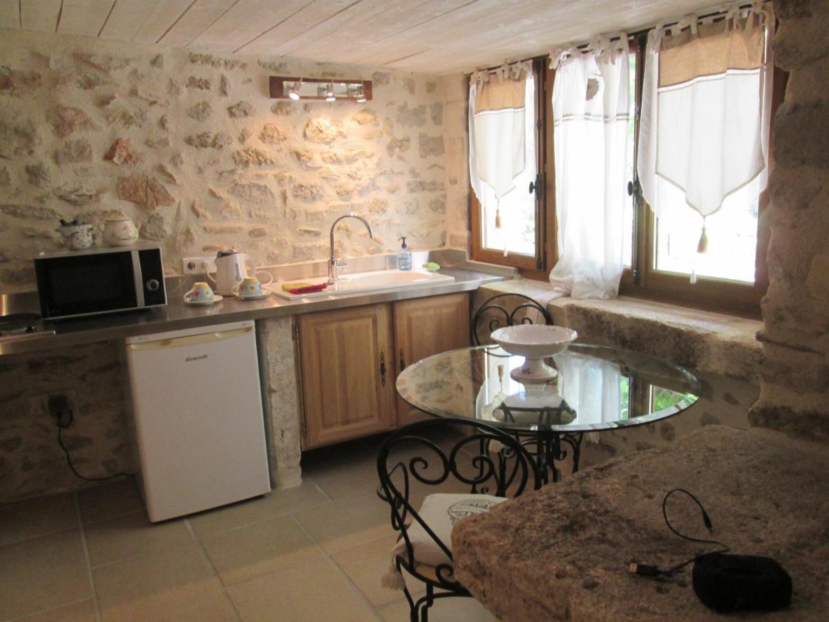 Le Mas Vieux Graveson Habitación foto