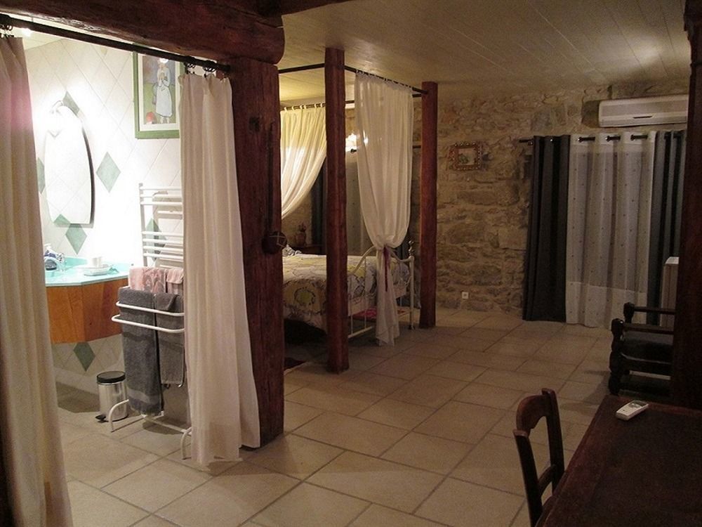 Le Mas Vieux Graveson Exterior foto